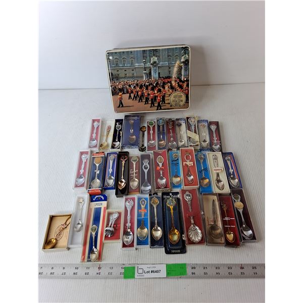 Carr's Biscuits Tin & (38) Decorative Spoons