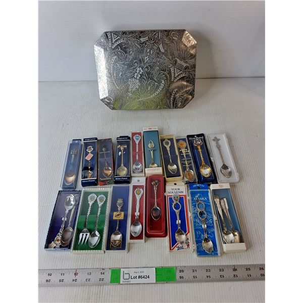 Delacre Chocolate Tin & (24) Decorative Utensils