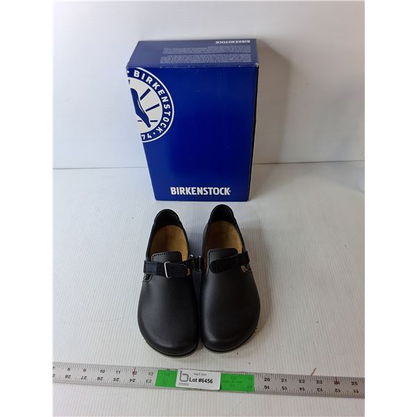 Pair of Leather Linz Birkenstocks- Size L7/M5, Appear NIB
