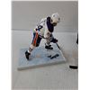 Image 2 : Hockey Player Figurine, Steelers Hat, Stop Watch & Keychain Holder