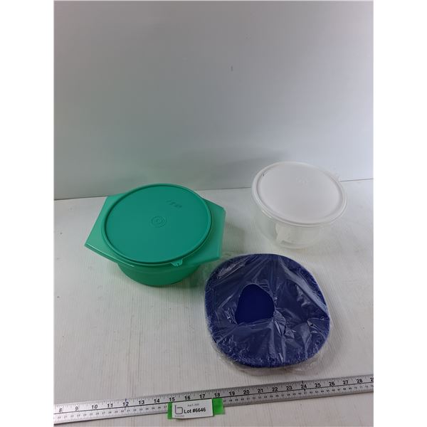 (2) Containers, (4) Plastic Plates