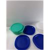 Image 4 : (2) Containers, (4) Plastic Plates
