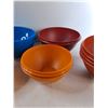 Image 7 : (12) Bowls, Strainer, Lid