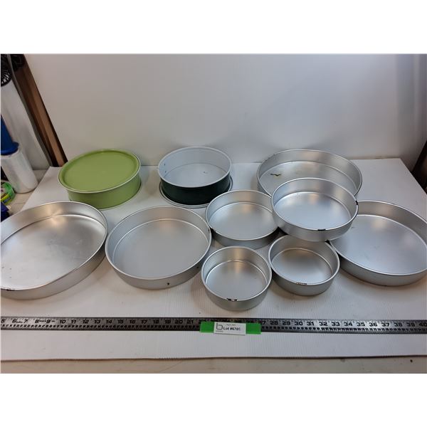 (2) Sets Of Four Wilton Baking trays Up To 12.5", (2) 9.5" Cake Pans