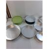 Image 3 : (2) Sets Of Four Wilton Baking trays Up To 12.5", (2) 9.5" Cake Pans