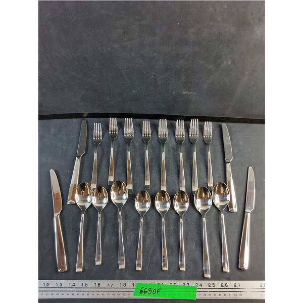 Henckels International 20 pc Cutlery Set