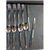 Image 5 : Henckels International 20 pc Cutlery Set