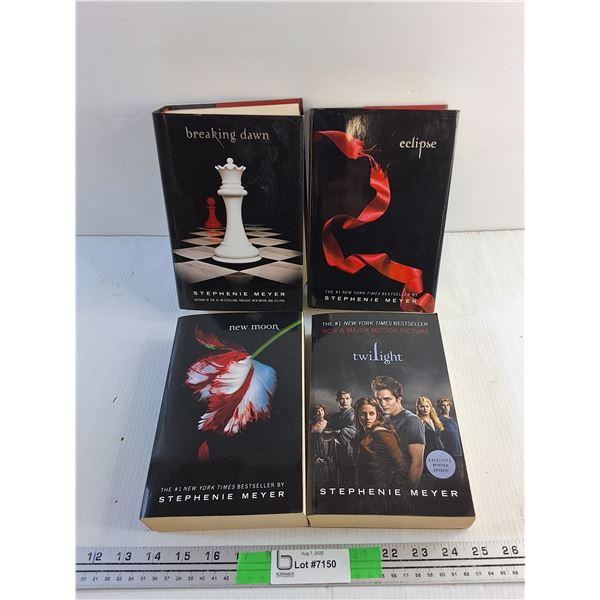 (4) Twilight Saga Books by Stephanie Meyer
