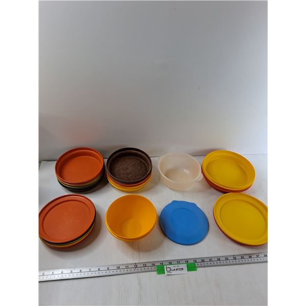 (9) Tupperware Containers, Anchor Hocking Container