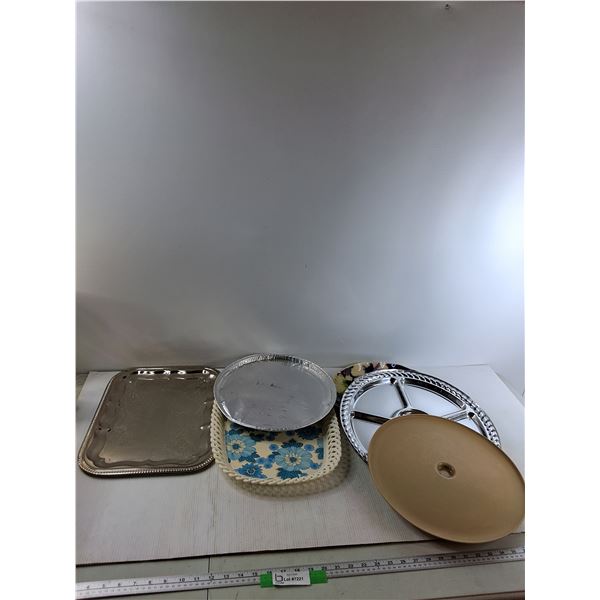 (2) Rectangular Trays, (3) Circular Trays, Tin Foil Tray