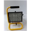 Image 2 : Portable Halogen Work Light - Turns On