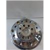 Image 3 : 16.5'' Hub Cap - As Is