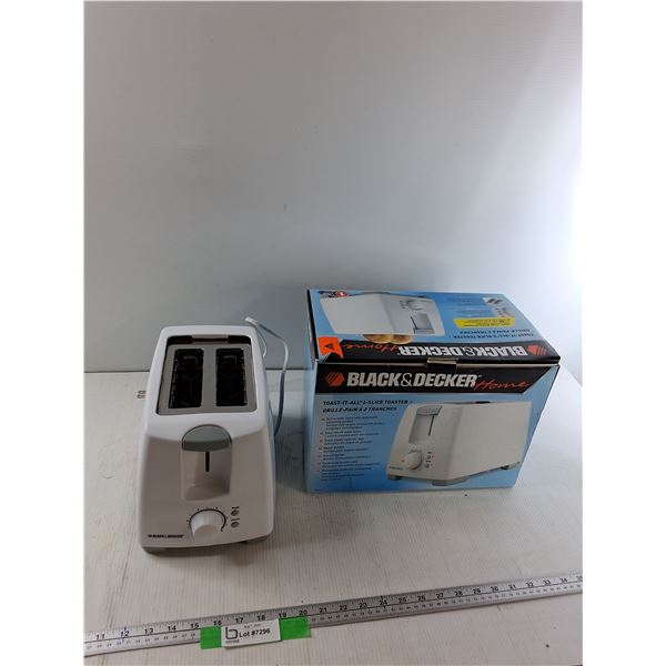 Black & Decker Toast-It-All--2-Slice-Toaster - Turns On As Is