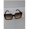 Image 2 : Oversized Woman Sunglasses- 6" x 2"