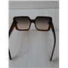 Image 5 : Oversized Woman Sunglasses- 6" x 2"