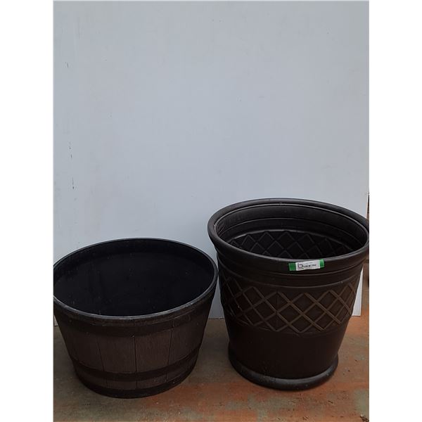 *Suncast Decorative Planter & Whiskey Barrel Planter- CANNOT SHIP