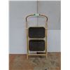 Image 1 : **Step Ladder- 40" x 18"- Scratches  -  PICK UP