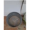 Image 2 : **(2) Galvanized Wash Tubs- CANNOT SHIP