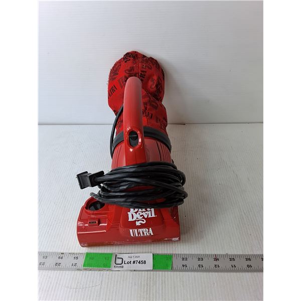 Dirt Devil Ultra Handvac- Powers On