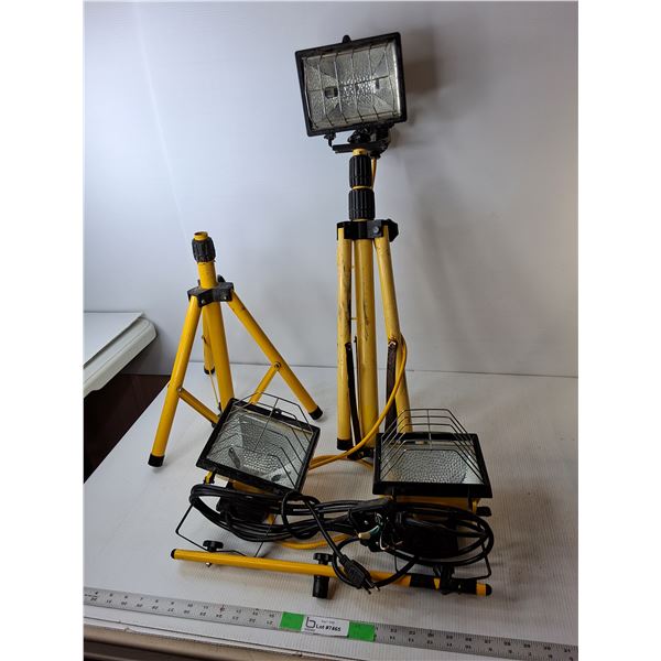 (3) Trouble Lights & (2) Stands- As Is, Cannot Ship