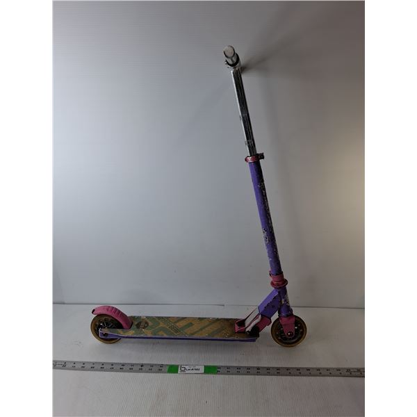 *Madd Gear Girl's Metal Scooter 30" Tall x 24" Long-  As Is  -  PICK UP ONLY