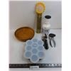 Image 1 : Hand Chopper, Wooden Tray, Ice Cube Tray, Can Openers, Decor Thermometer