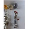Image 5 : Decorative Tin, Hand Mixer, Vintage Meat Grinder, Misc