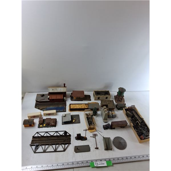 (10) Model Train Buildings, Model Train Bridge, Tracks, Misc - As Is