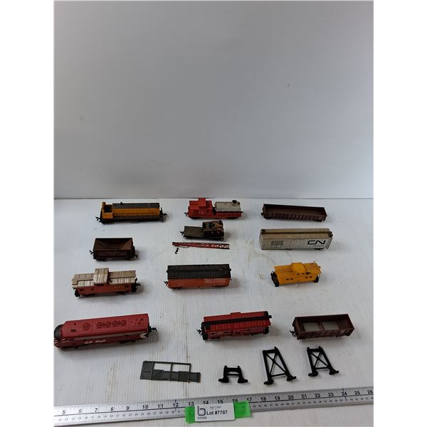 (11) Model Trains, Train Track Parts - As Is