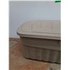 Image 2 : *Rubbermaid Storage Tote - 43'' x 22'' x 18'' - CANNOT SHIP