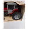 Image 3 : ERTL Massey Ferguson 670 Tractor w/Cab Model Tractor - 1:20 Model Scale
