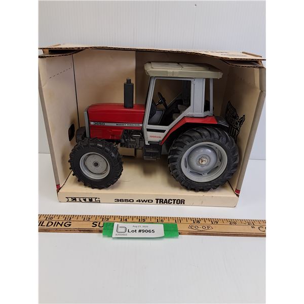 ERTL Massey Ferguson 3650 4wd Tractor Model - 1:16 Model Scale