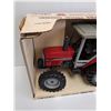 Image 2 : ERTL Massey Ferguson 3650 4wd Tractor Model - 1:16 Model Scale