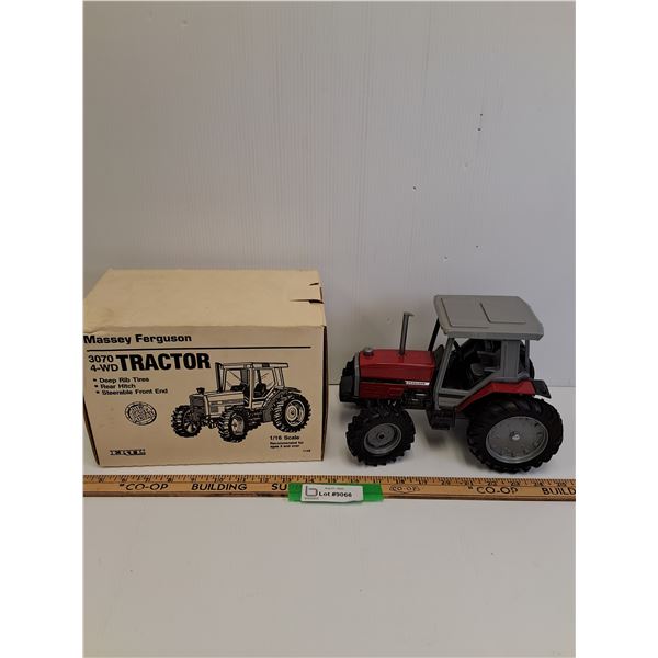 ERTL Massey Ferguson 3070 4WD Tractor Die Cast - 1:16 Model Scale Comes w/Box