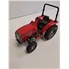 Image 3 : Massey Ferguson  1250 Garden/Yard Tractor Die Cast Model - 1:16 Model Scale