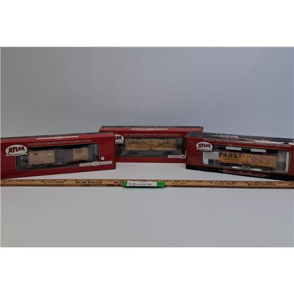 (3) Atlas HO Model Frieght Train Cars in Boxes