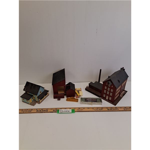 (3) Model Train Village Buildings & CN Rail Caboose Train Car in Box