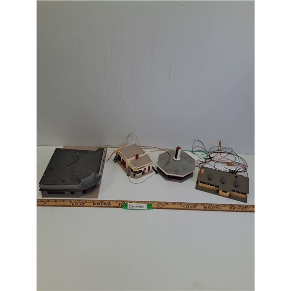 (4) Model Train Village Buildings:  Shell, Diner, Corner Diner, House