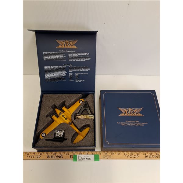 Avro Anson MKI No.1 Service Flying Training School Model Air Plane - New In Box - 1:72 Scale