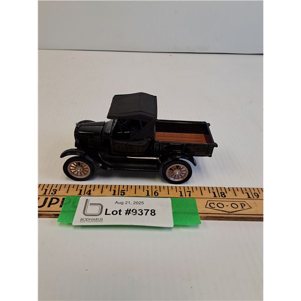 Ford Die Cast Model 1925 Model T Truck  - 1:32 Scale