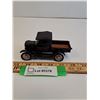 Image 1 : Ford Die Cast Model 1925 Model T Truck  - 1:32 Scale