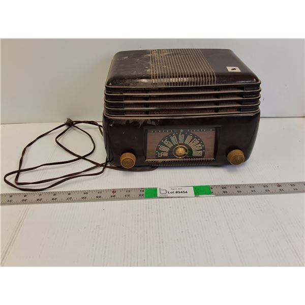 Vintage General Electric Radio- As Is 12" x 8" x 7.5"