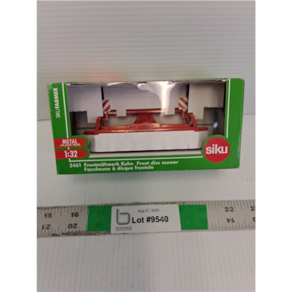 Siku 1:32 Scale Metal Front Disc Mower Model, NIB