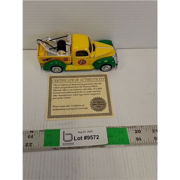 1:32 Scale Ford/ 7 Up Diecast Model Truck with Certificate of Authenticity