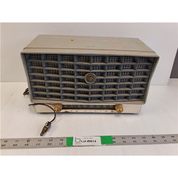 RCA Victor Vintage Radio- As Is 12.25" x 6.5" x 7.25"