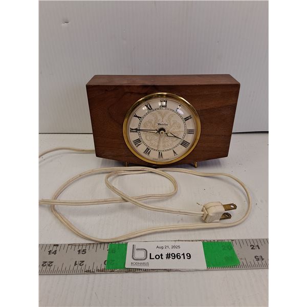 Vintage Electric Westclox Alarm Clock- Powers On 6.25" x 2' x 4"