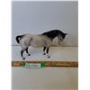 Image 1 : Beswick Horse Figurine #1812 - Mare Facing Right - Head Down - Grey Matte - 5.25"