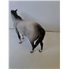 Image 3 : Beswick Horse Figurine #1812 - Mare Facing Right - Head Down - Grey Matte - 5.25"