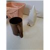 Image 2 : (2) Copper Small Mugs, (2) Figurines: Cat & Mouse, Pink Ceramic Vase