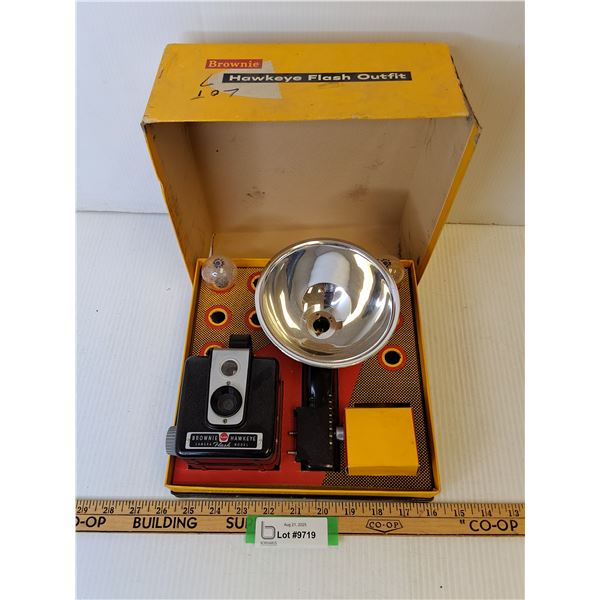 Kodak Brownie Hawkeye Vintage Camera w/Box